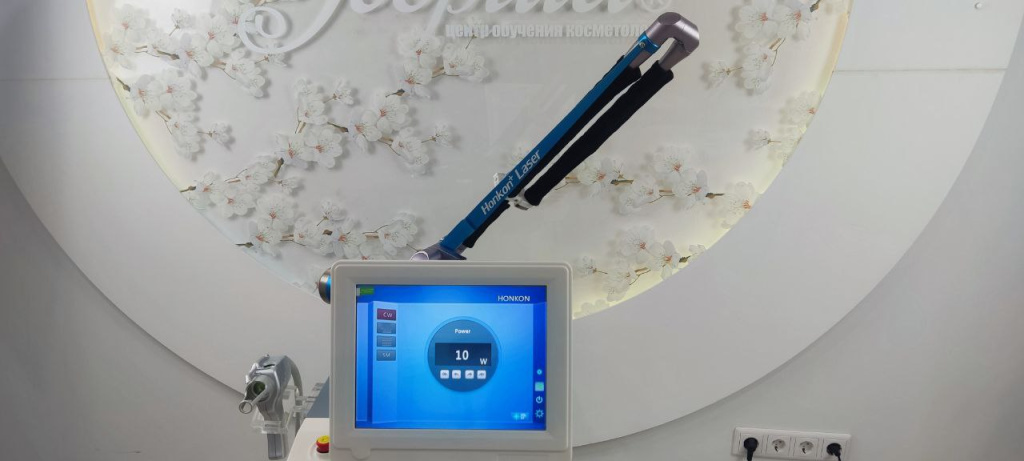 Аппарат фракционного лазера с вагинальной насадкой СО2 YILIYA-10600Chb