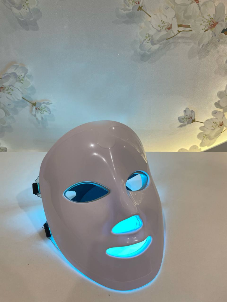 LED маска для фотобиомодуляции лица